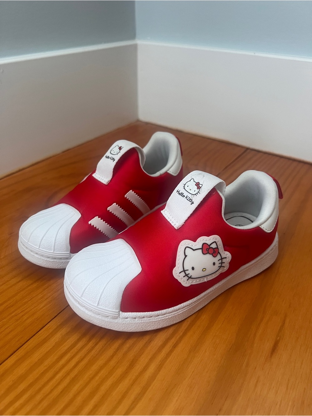 Adidas x Hello Kitty Superstar 360 Kids Red Slip-On Sneakers 9 1/2K